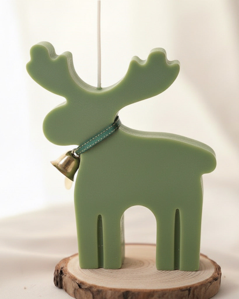 Scented reindeer soy wax candle ￼